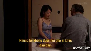Cô giáo tốt bụng bảo vệ cậu học trò bởi đám đầu gấu