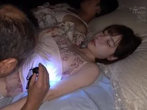 "Em không dám phun lén đâu, nhẹ nhàng thôi, con cặc của em bị anh làm hỏng rồi" Trang chủ càng thêm kích thích